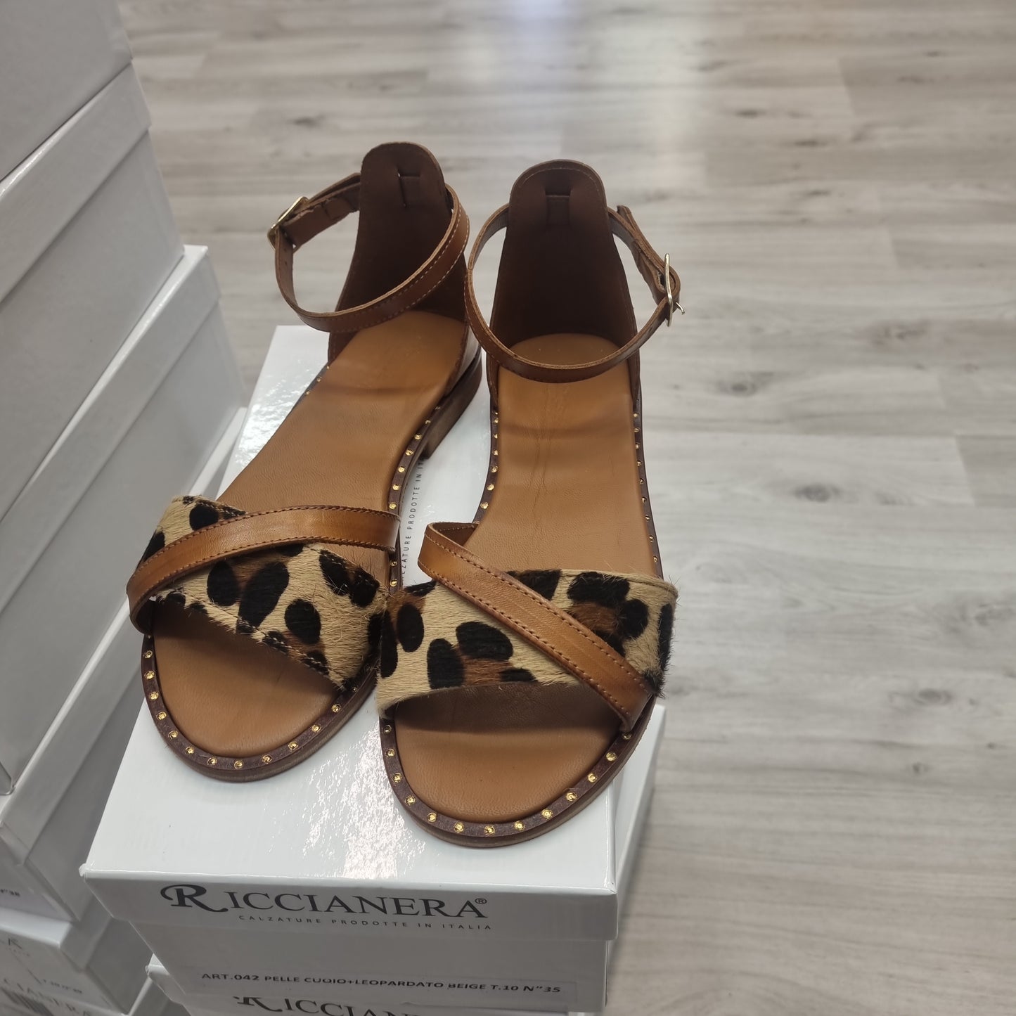 Spotted sandal