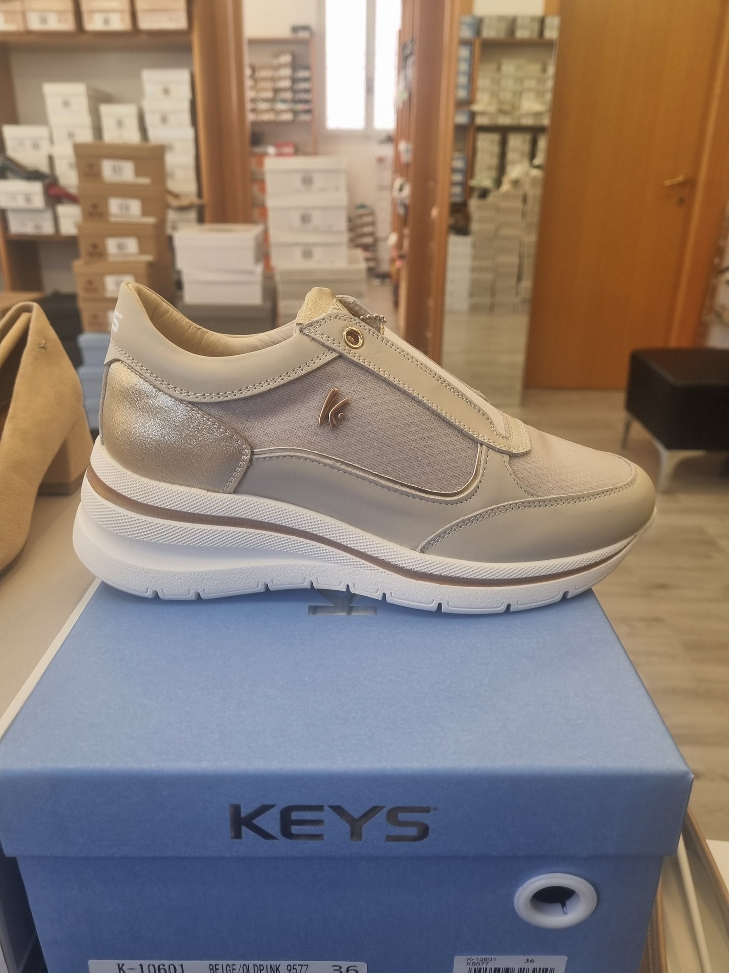 Keys beige
