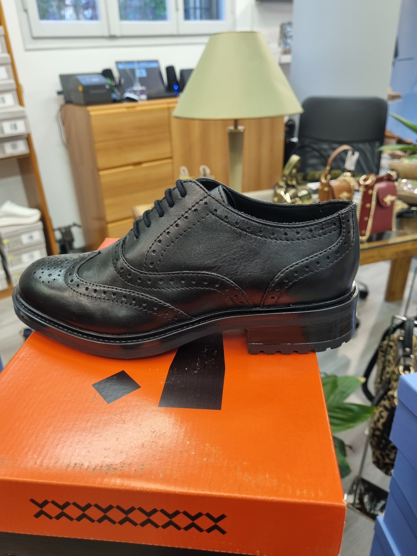 Vueva leather oxford
