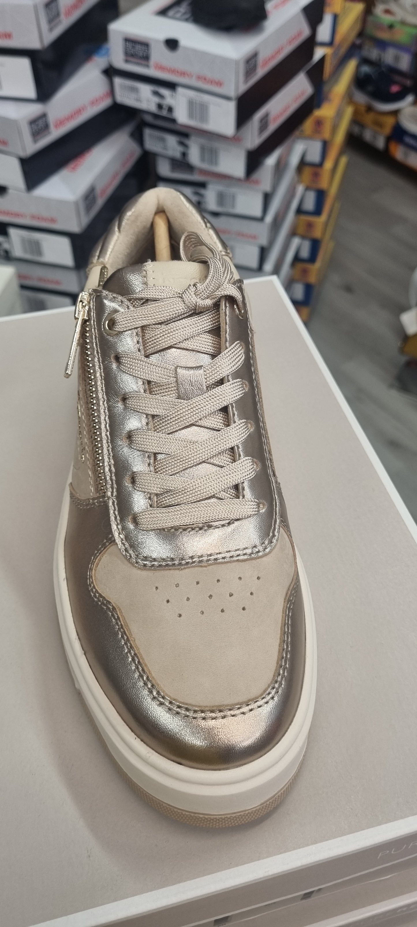 Tamaris gold comb