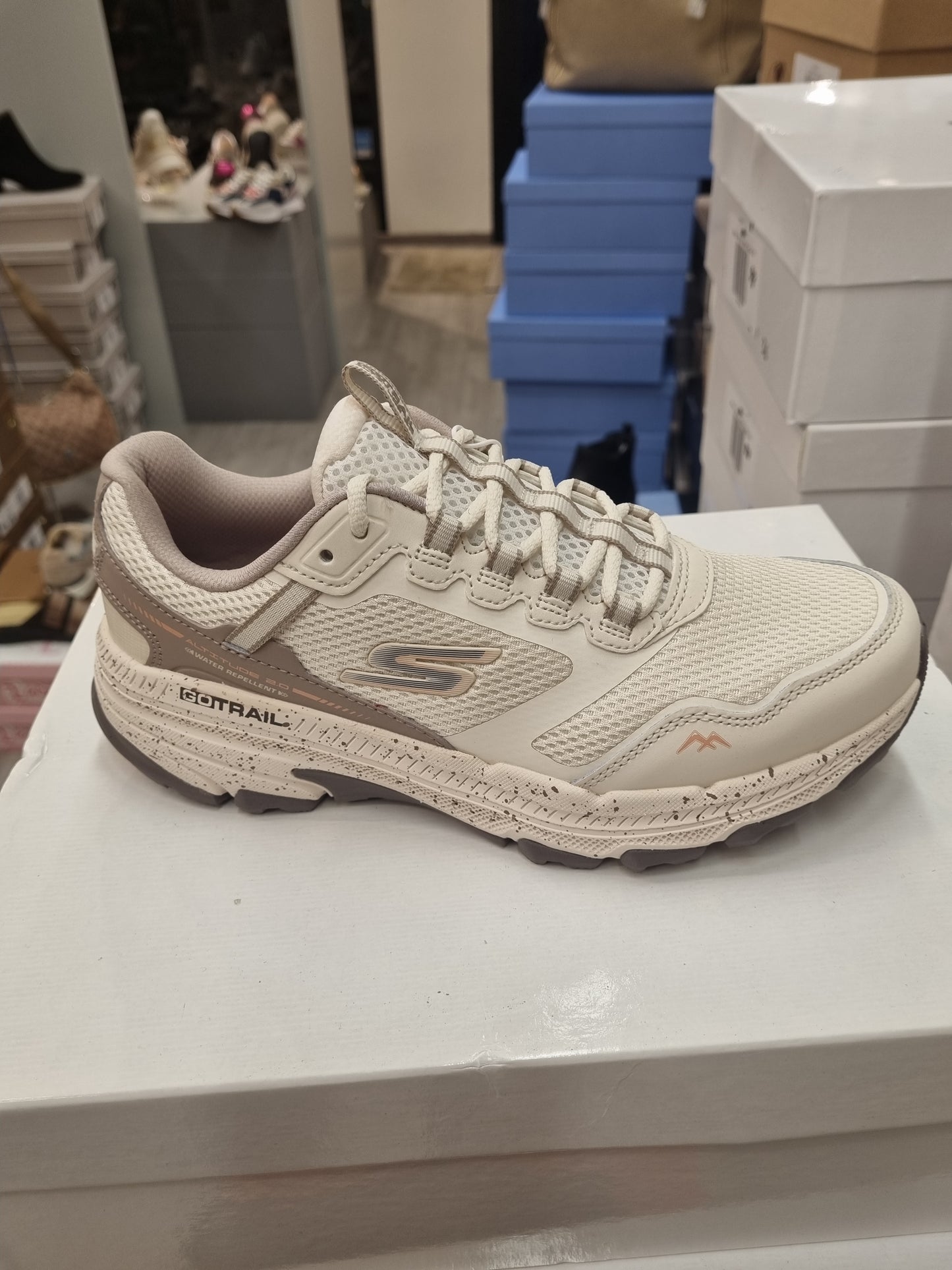 Skechers go run