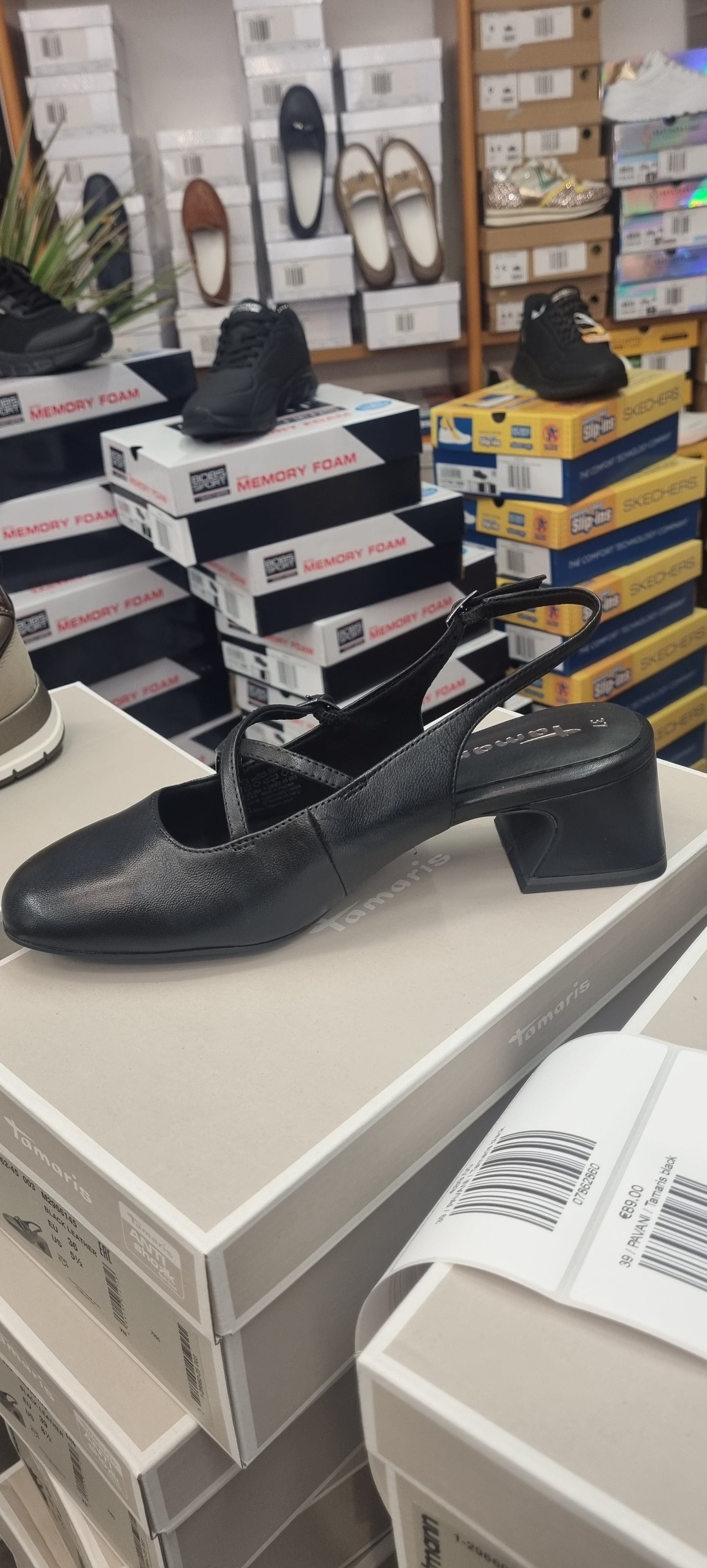 Tamaris black leather