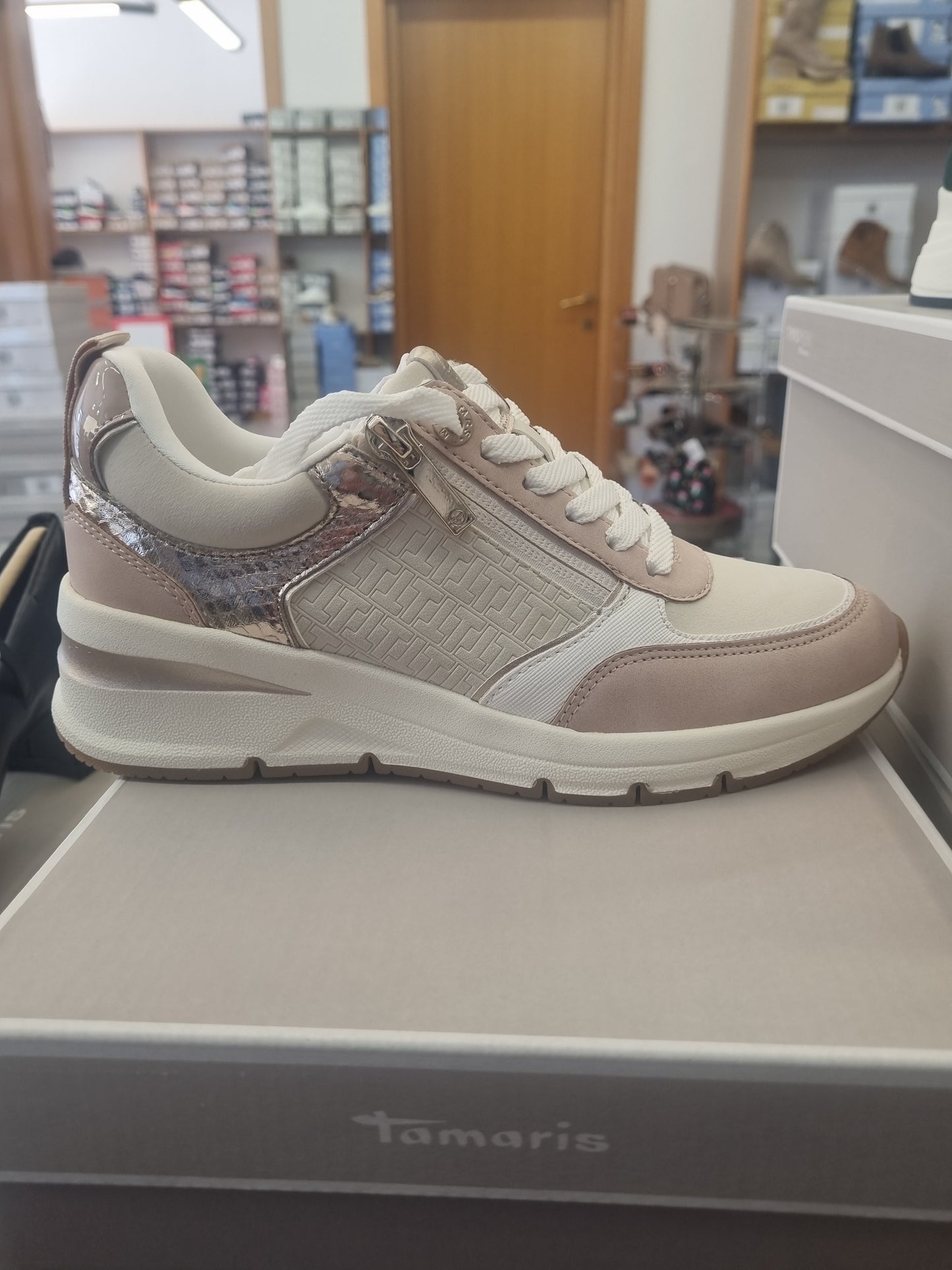 Tamaris rose comb