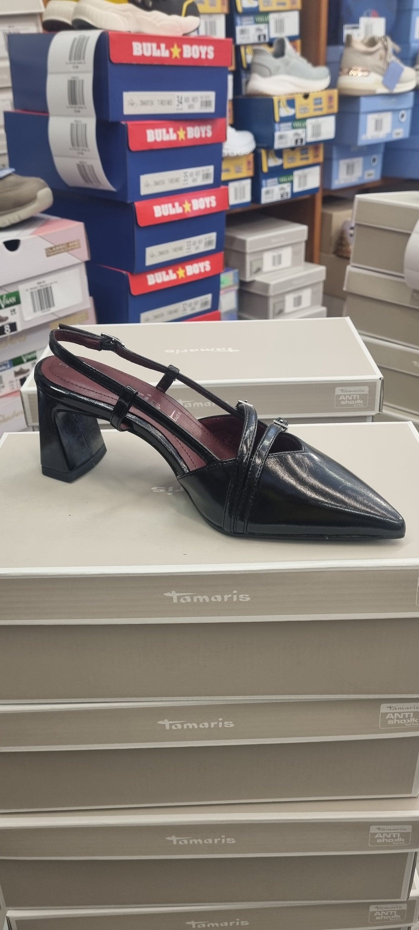 Tamaris black