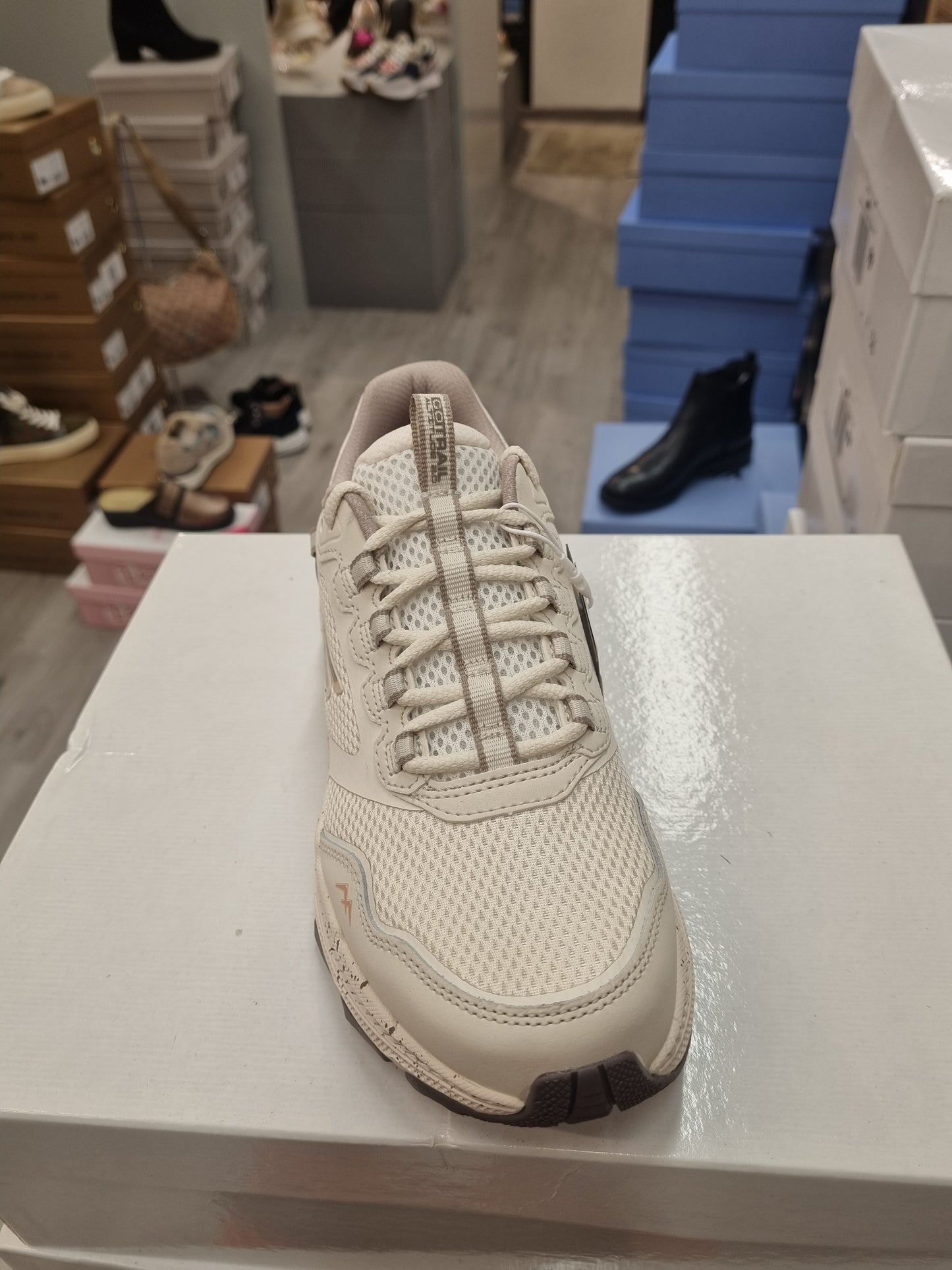Skechers go run