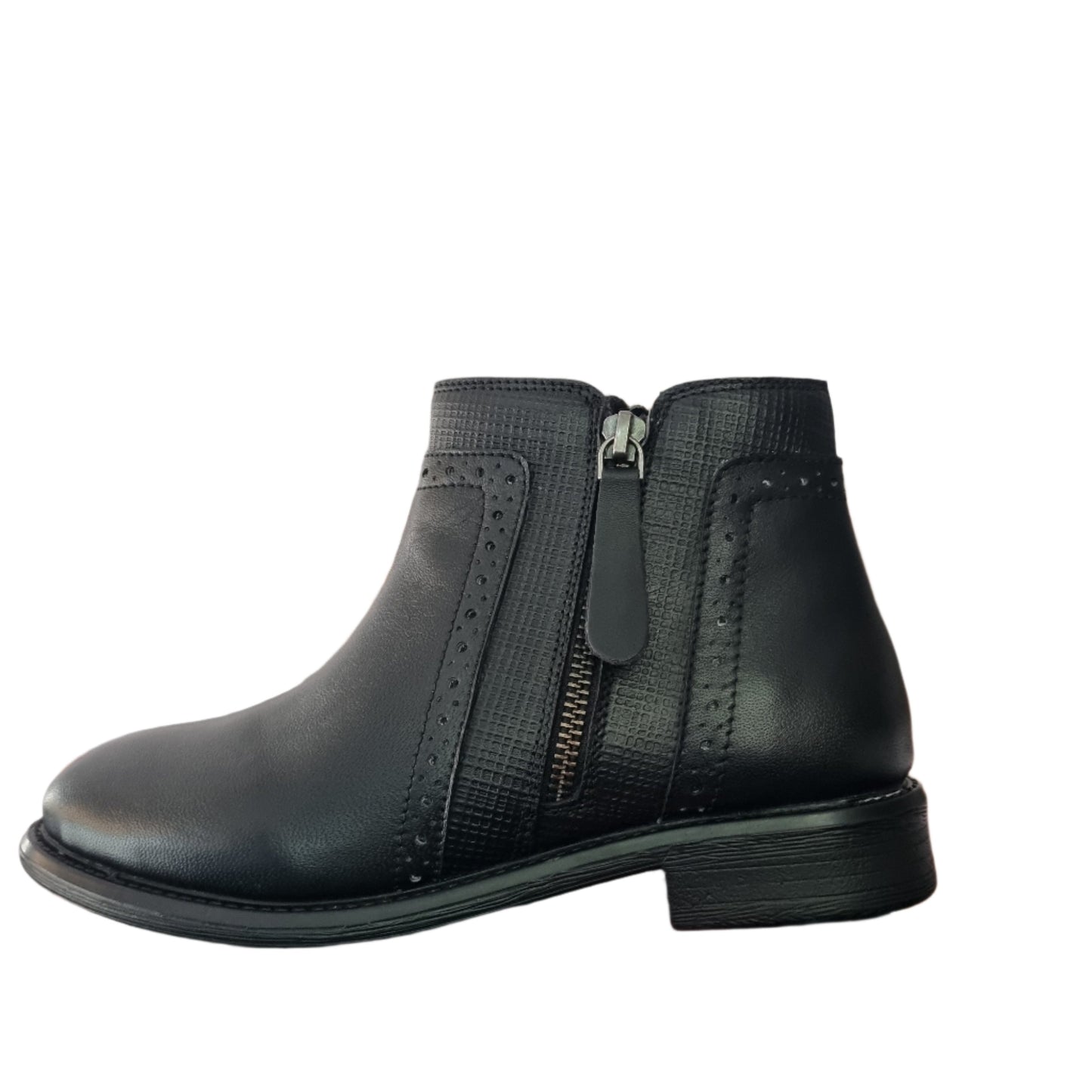 Nakoa leather bootie