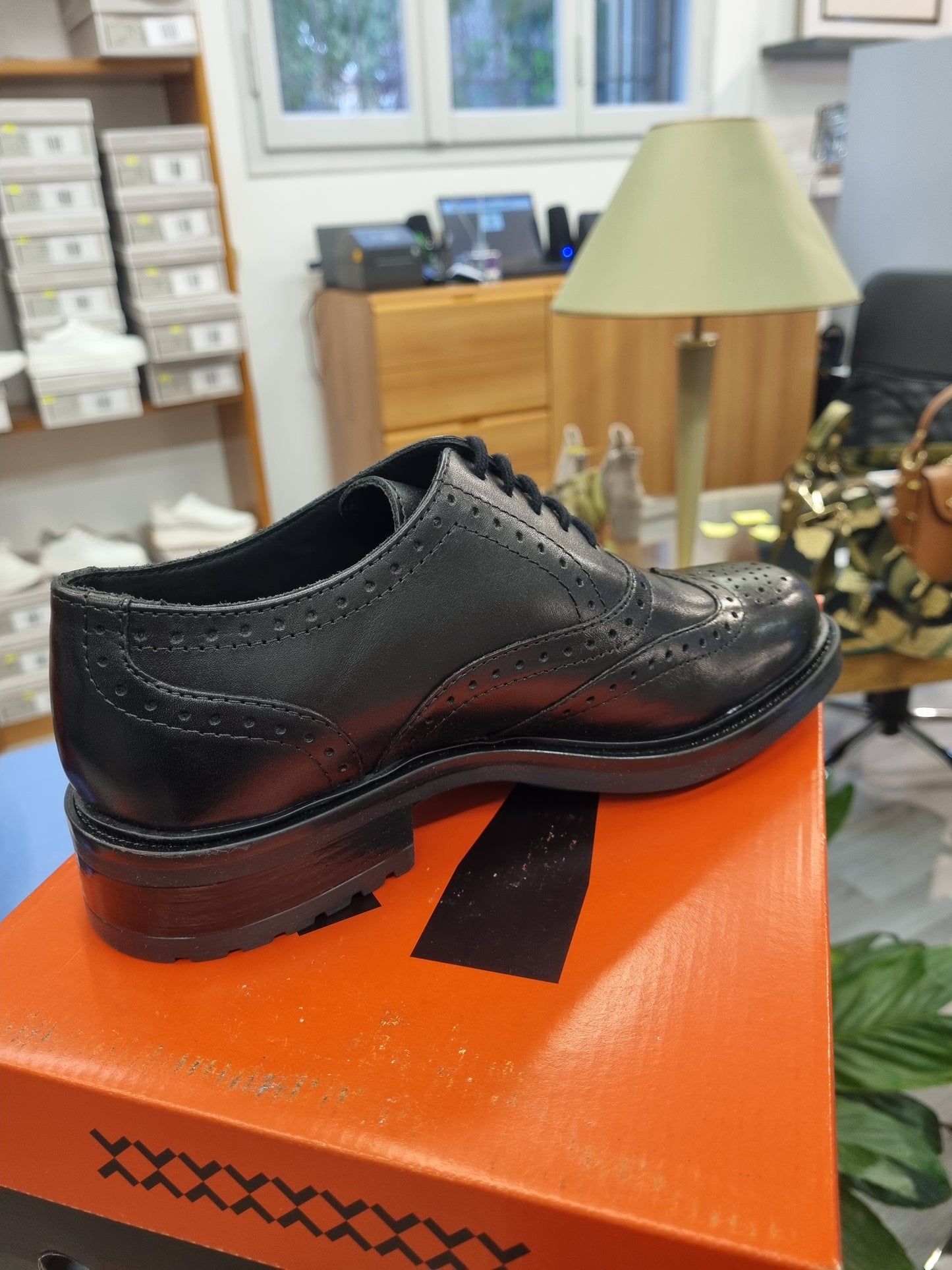 Vueva leather oxford