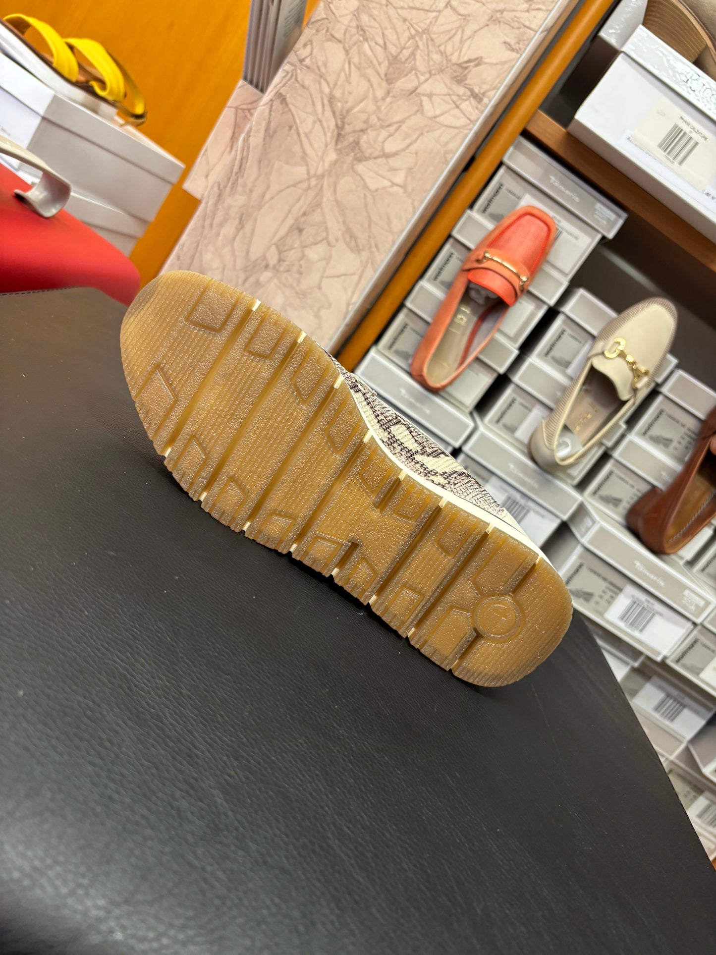 24705 beige snake