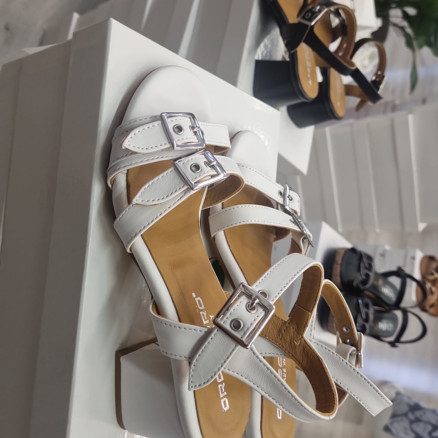  Total white sandal 