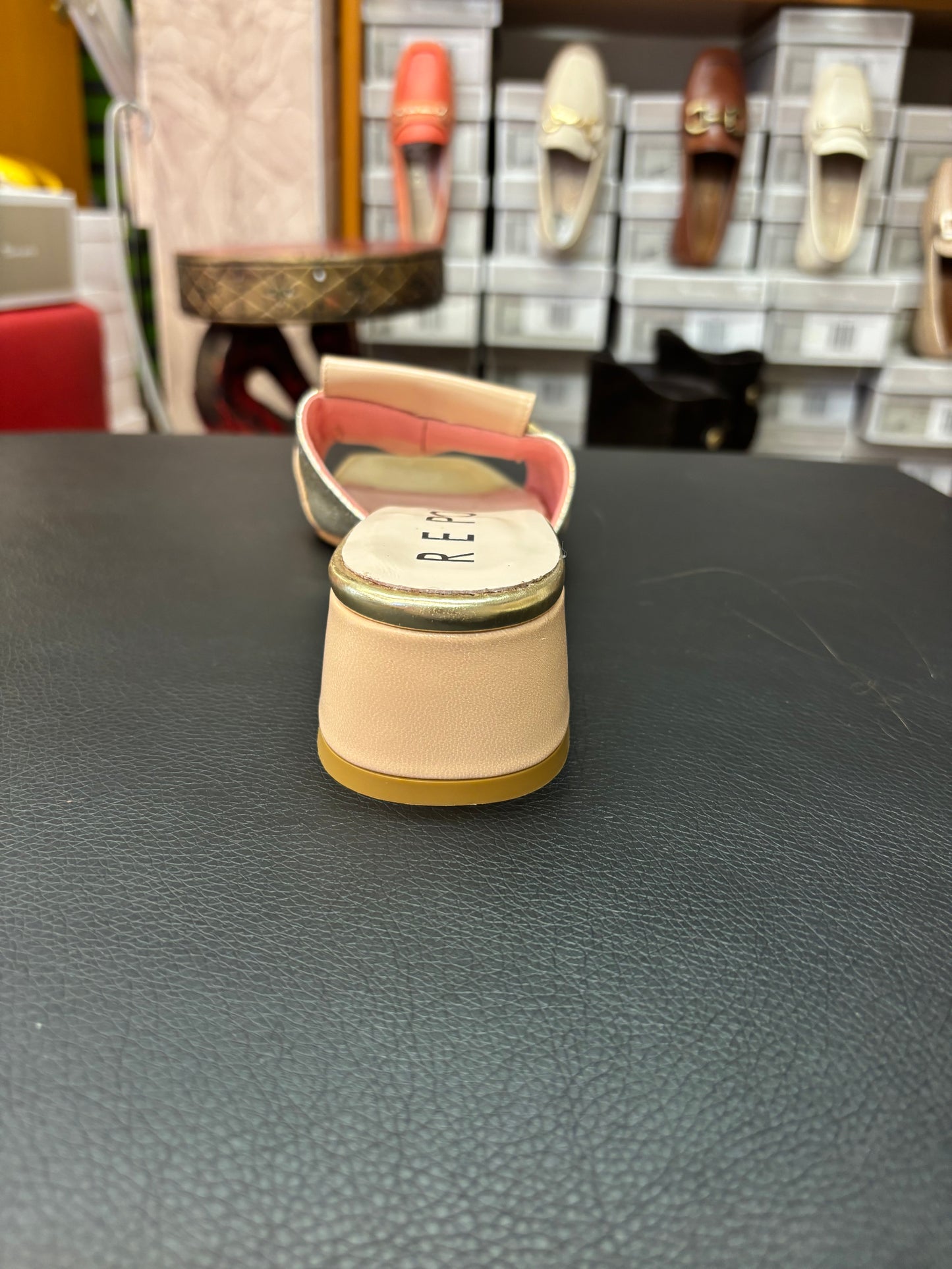 37518 beige