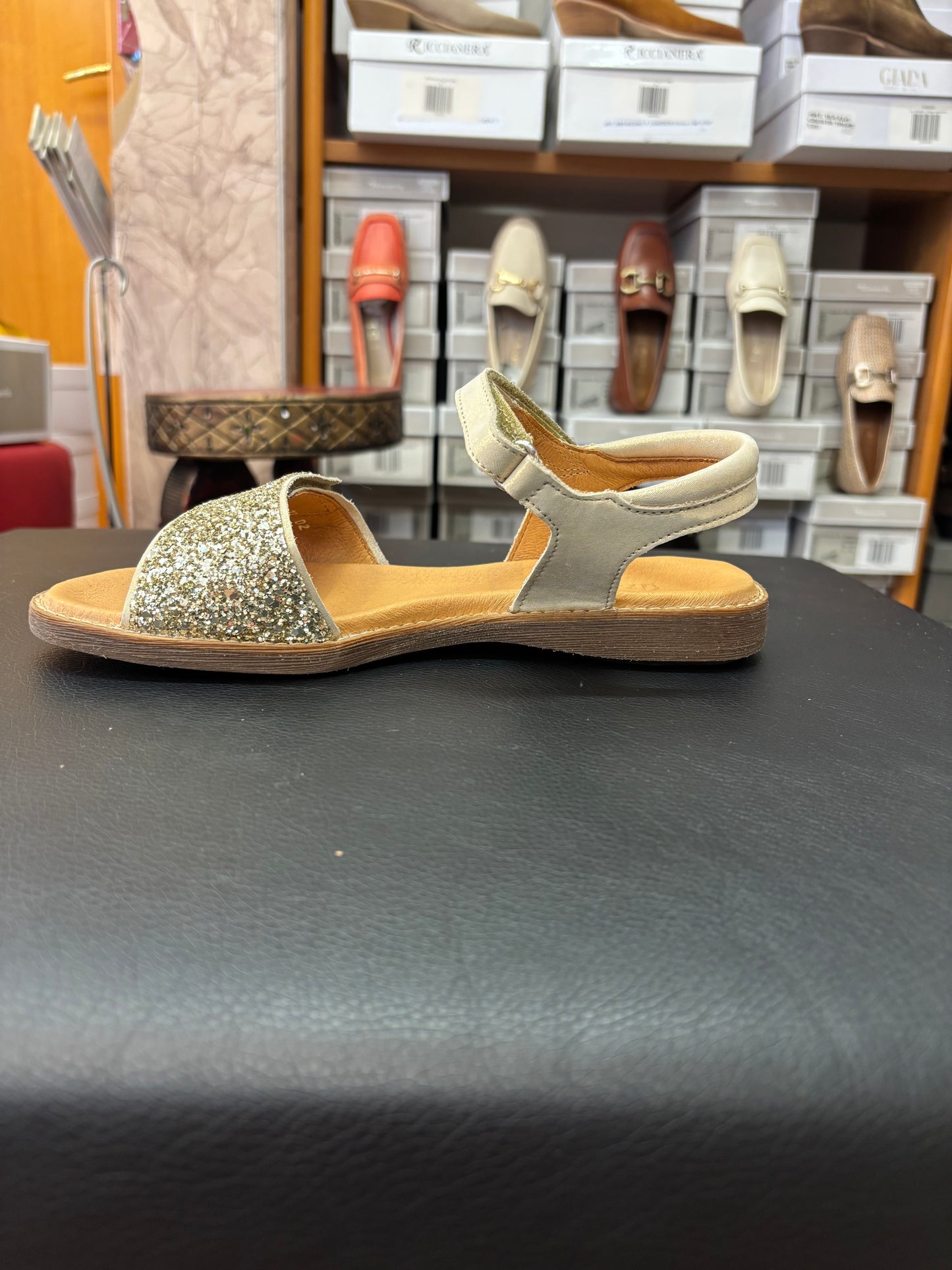 G3150249 gold shine