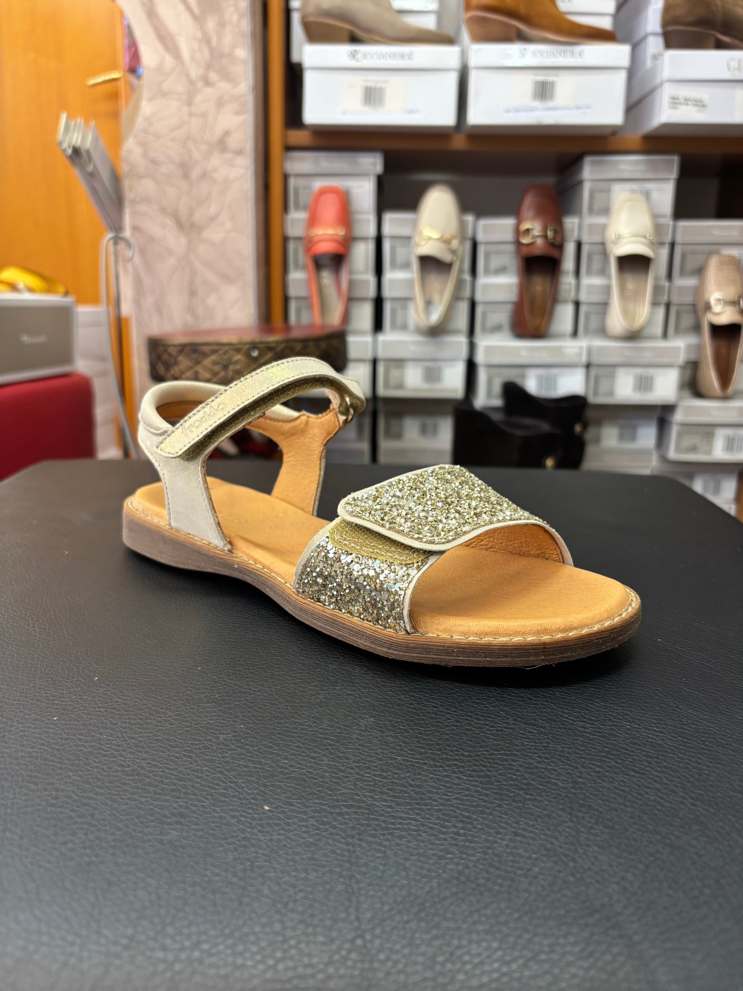 G3150249 gold shine