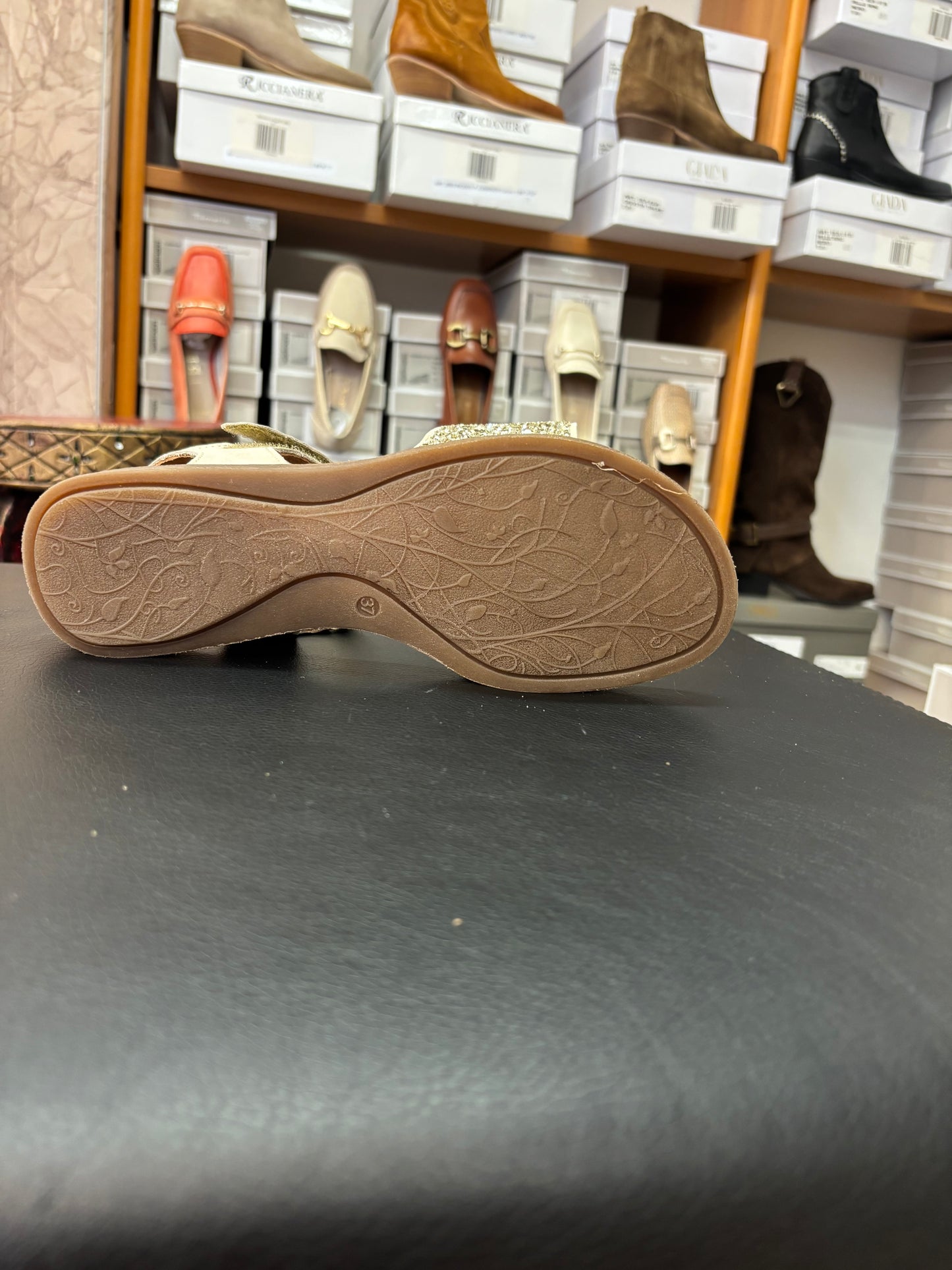G3150249 gold shine
