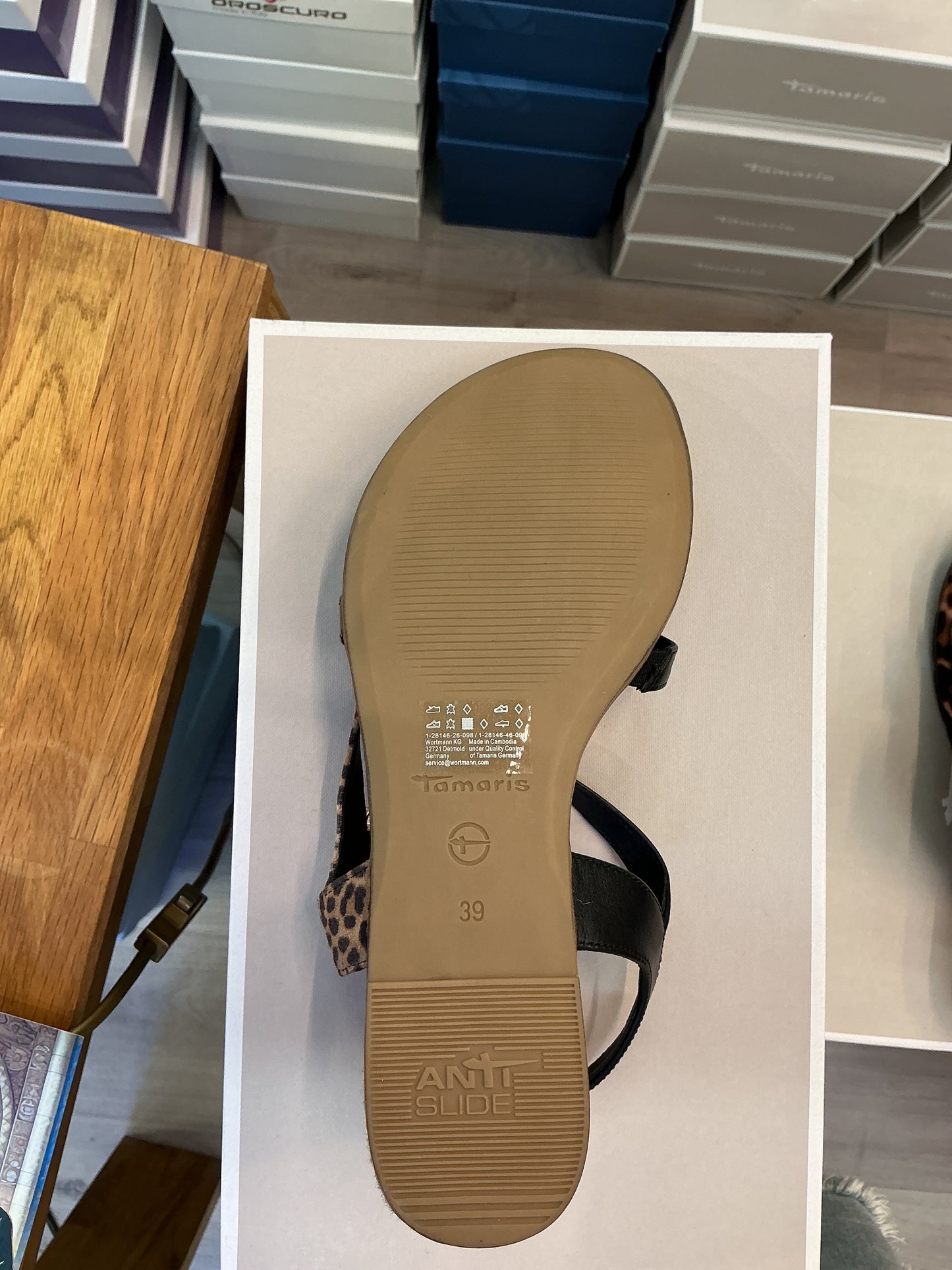 28146 black comb