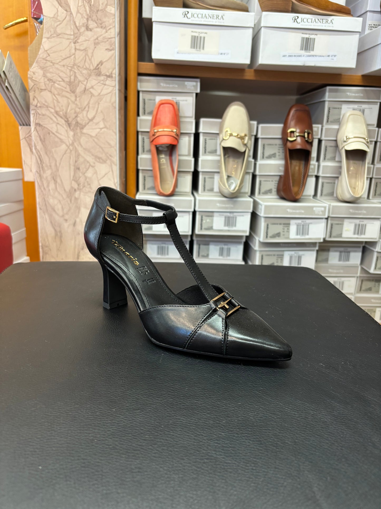 22306 black
