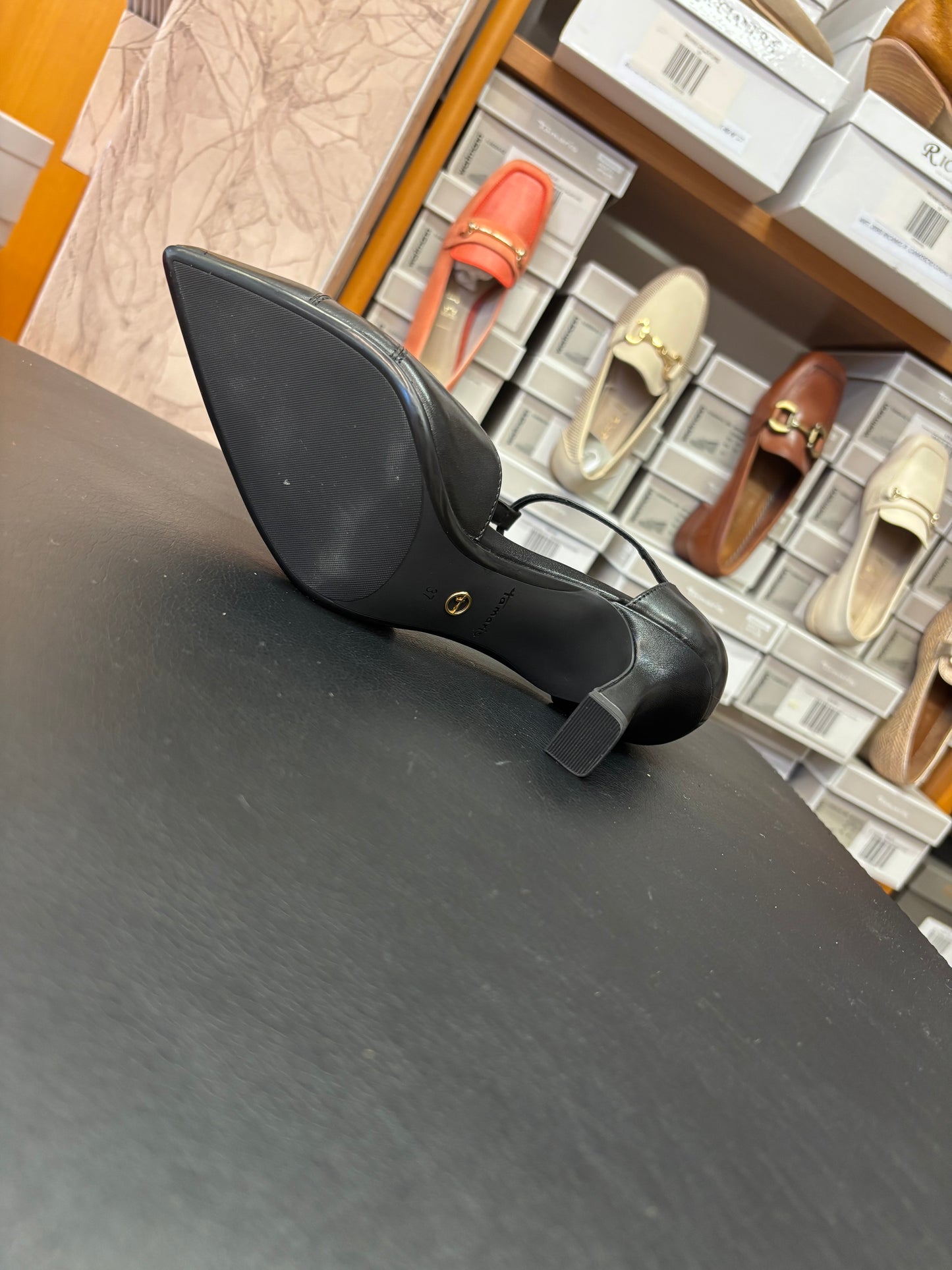 22306 black