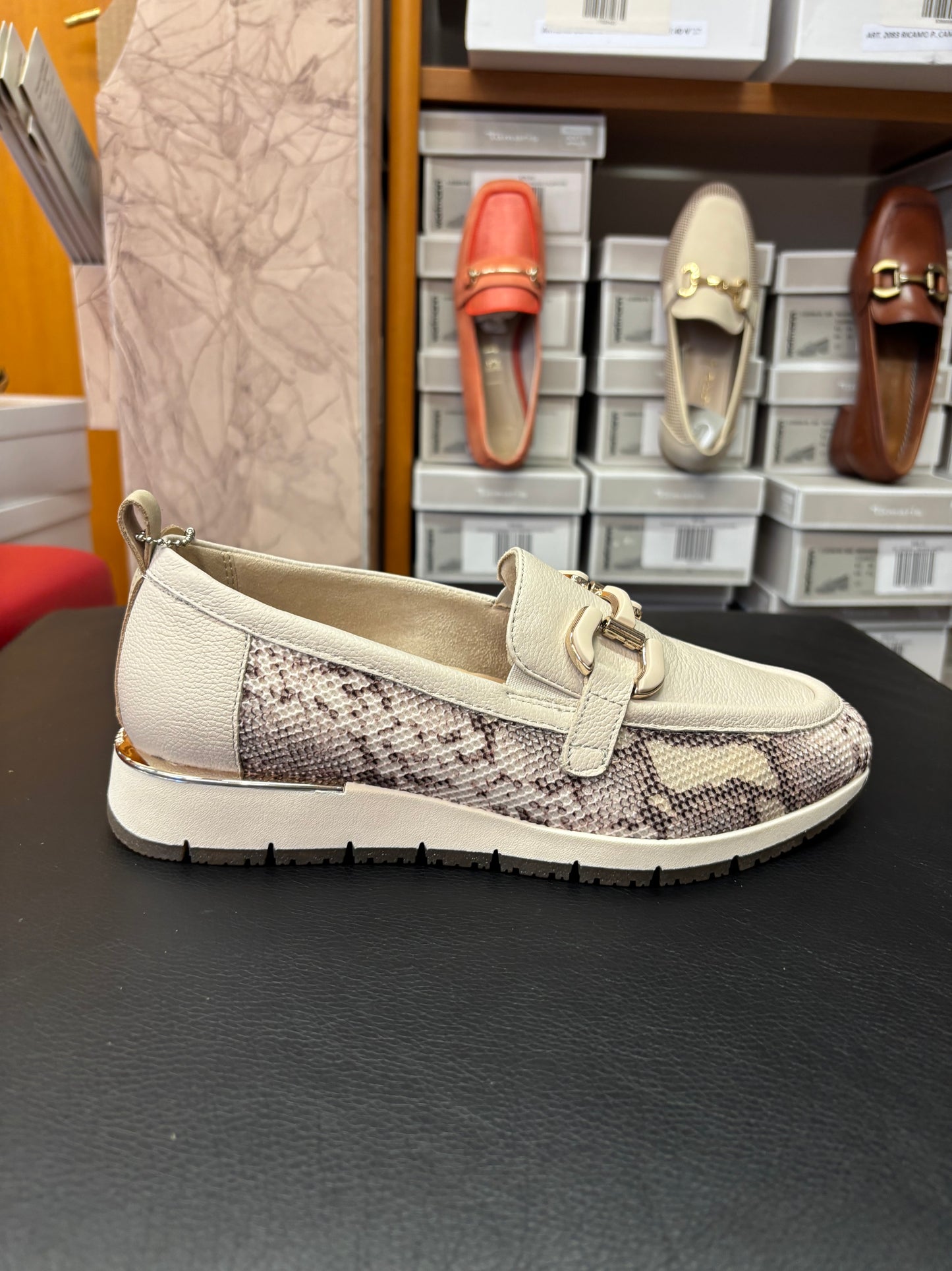 24705 beige snake