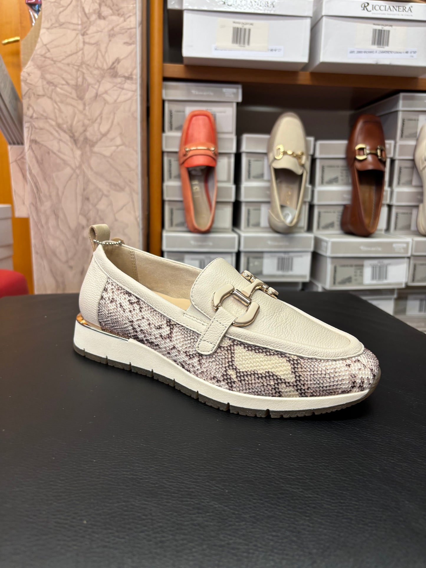 24705 beige snake