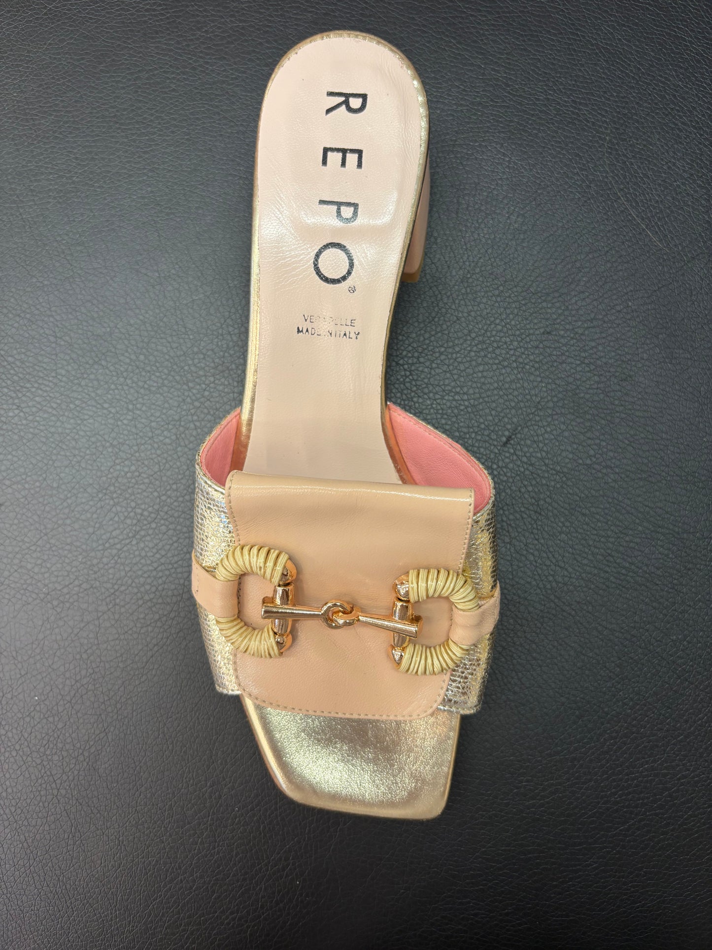37518 beige