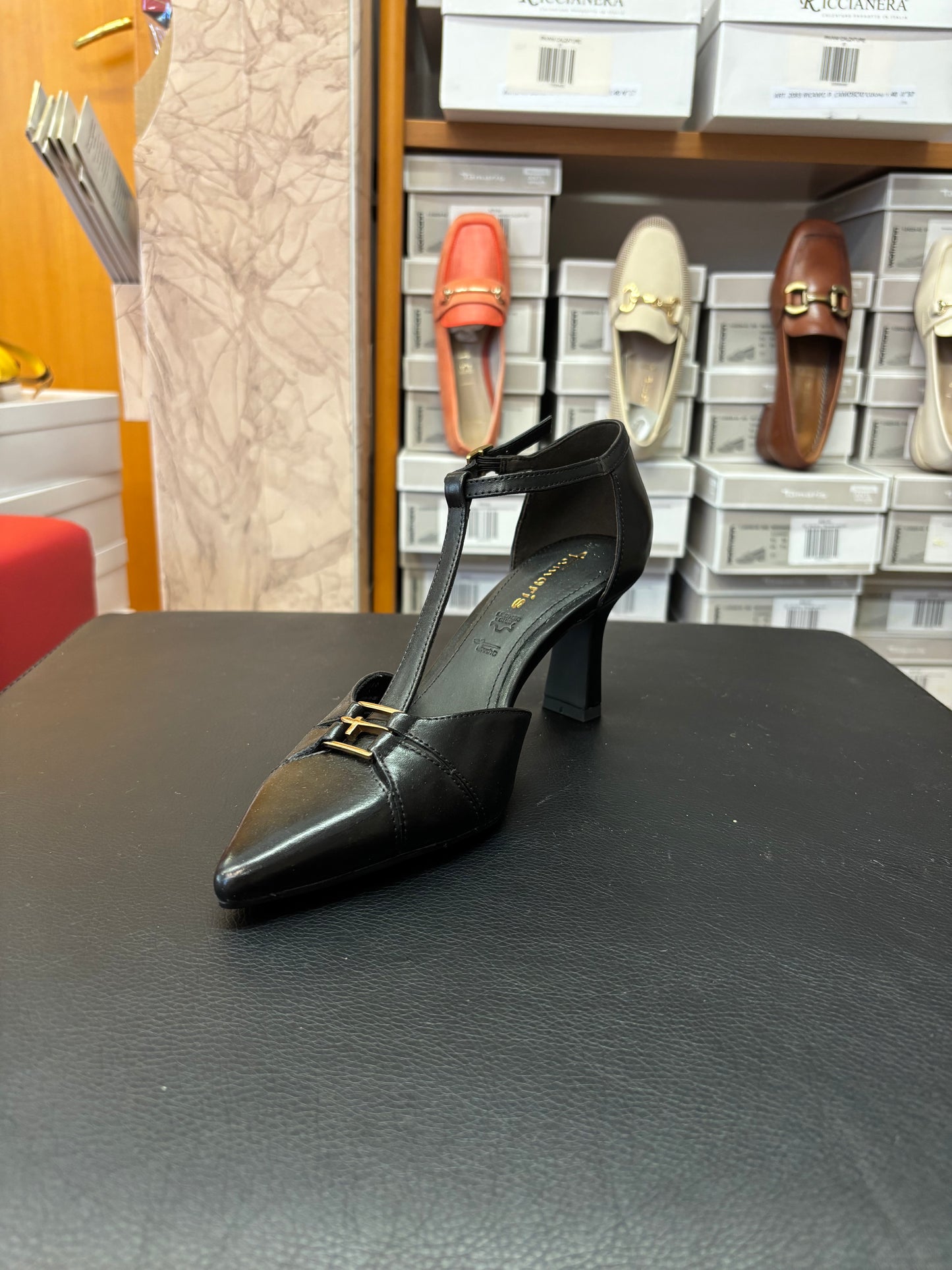 22306 black