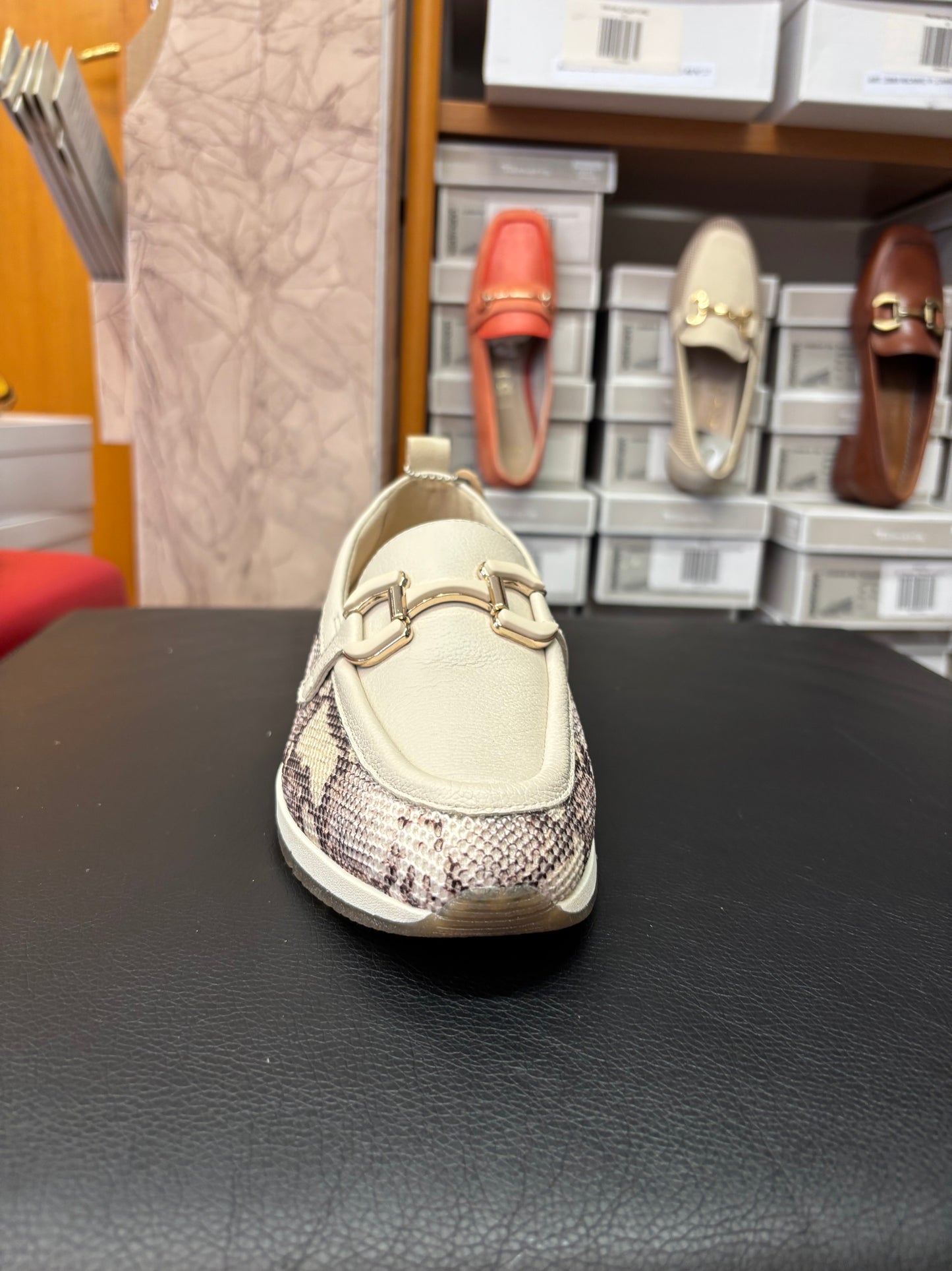 24705 beige snake
