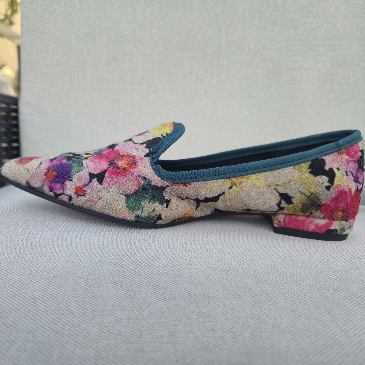 Latika Gazania mocassino floreale, profilo