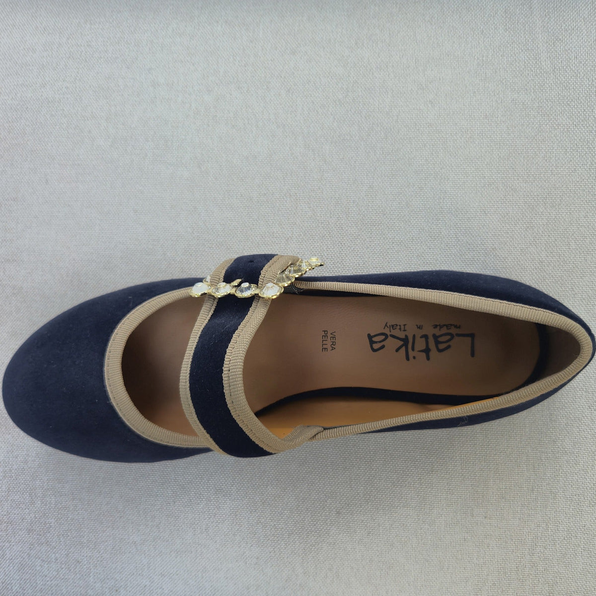 Latika ballerina velluto blu, dettaglio fibbia gioiello