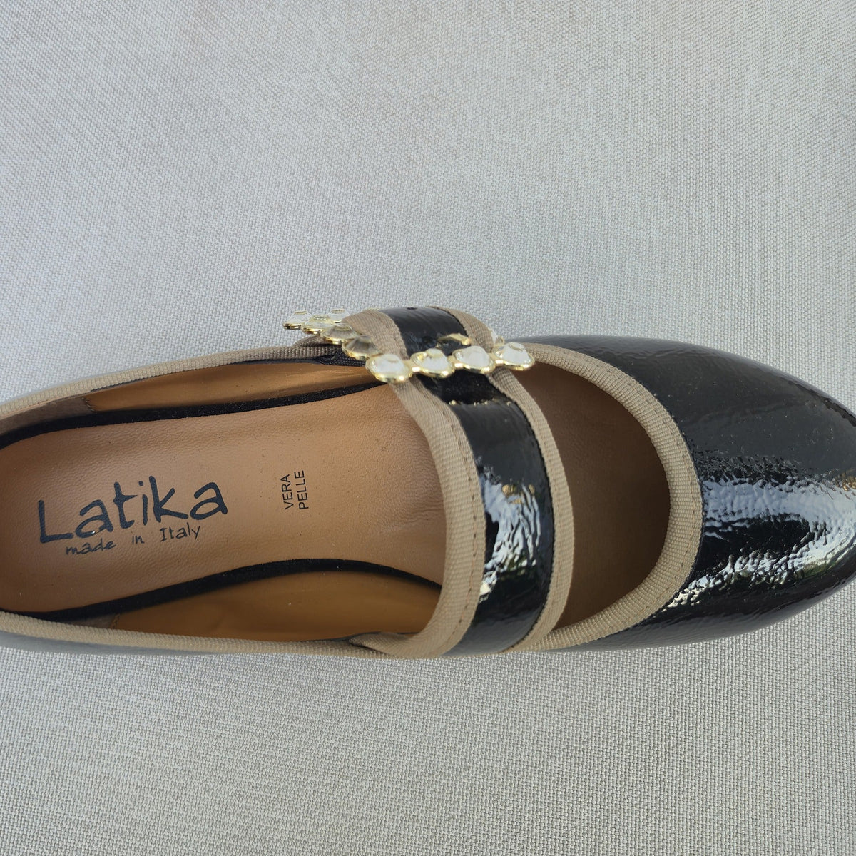 Latika ballerina vernice nera, dettaglio fibbia gioiello