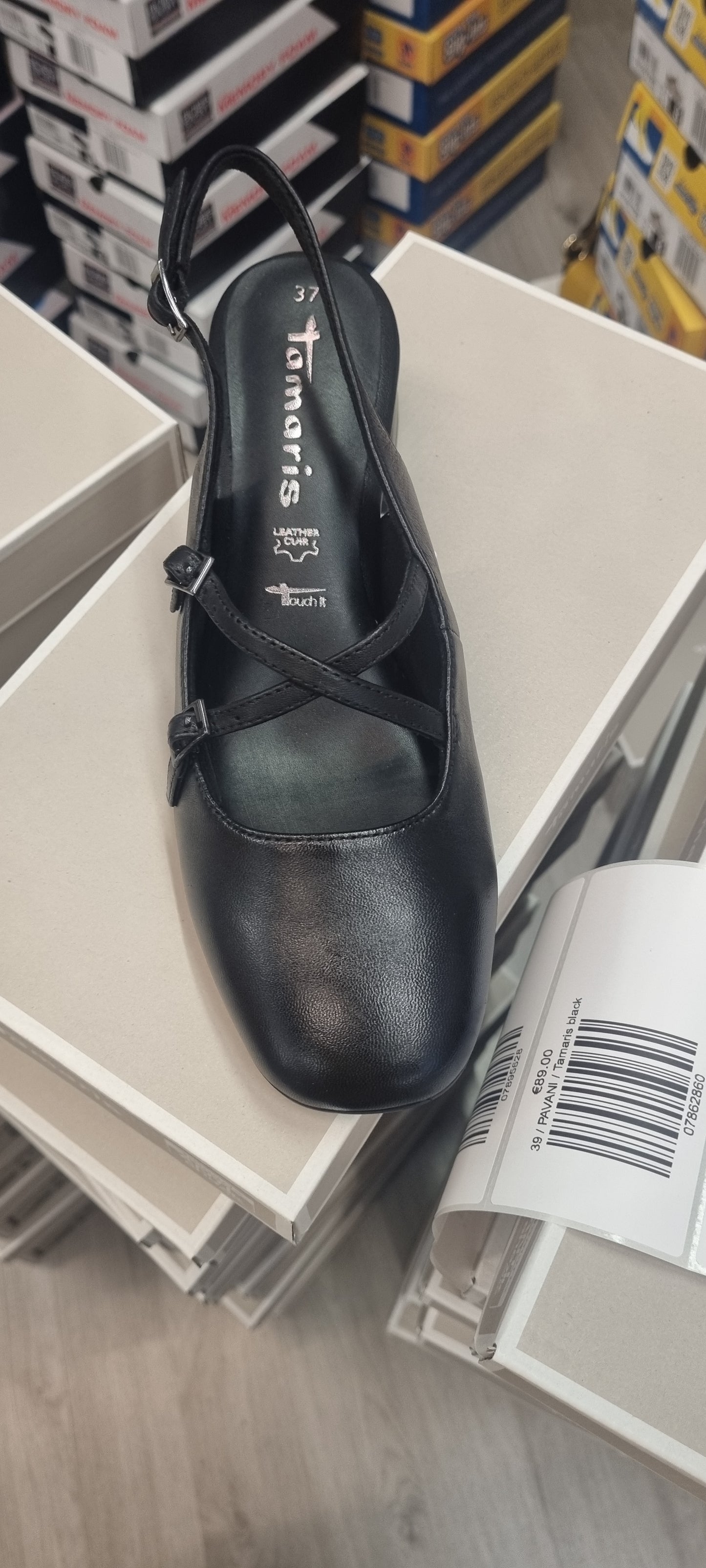 Tamaris black leather