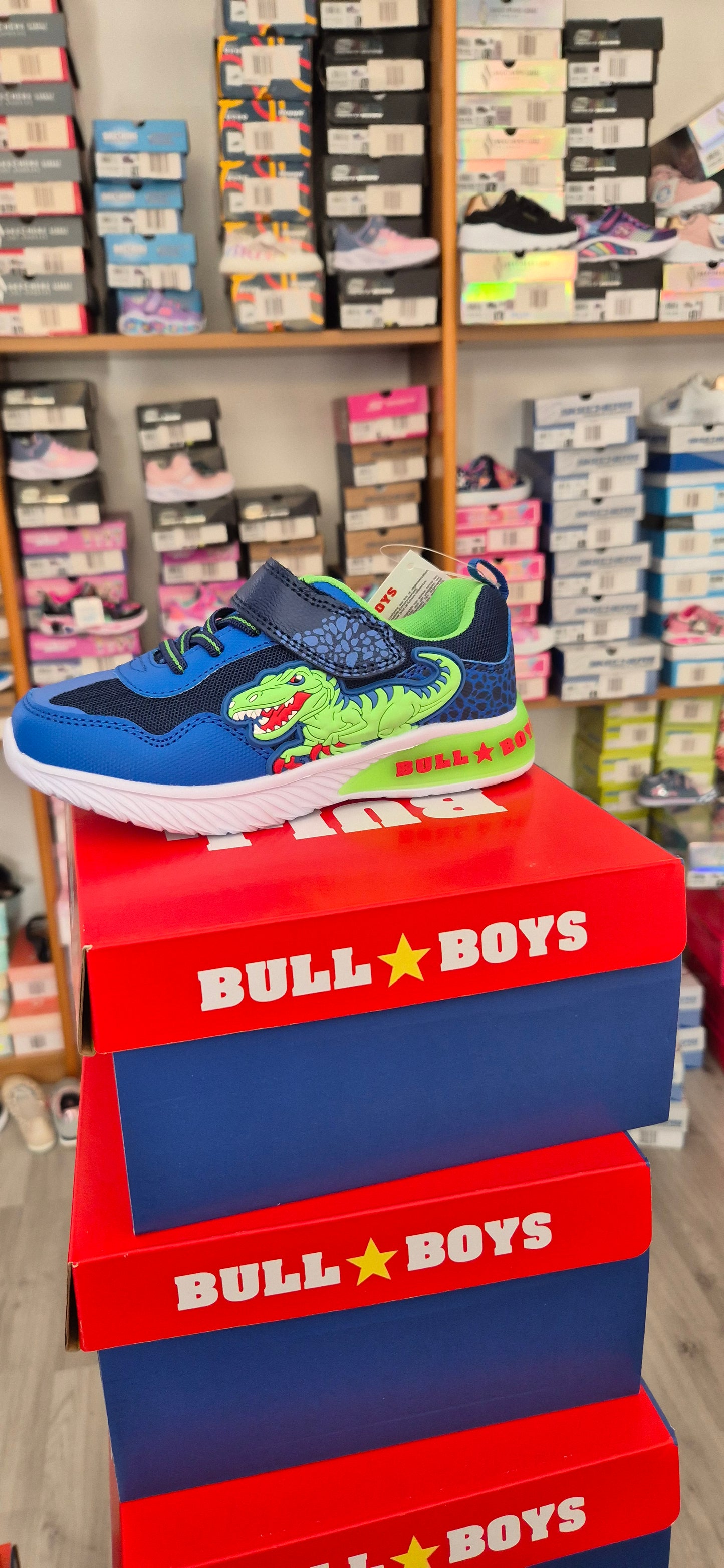 Bull boys jungle raptor