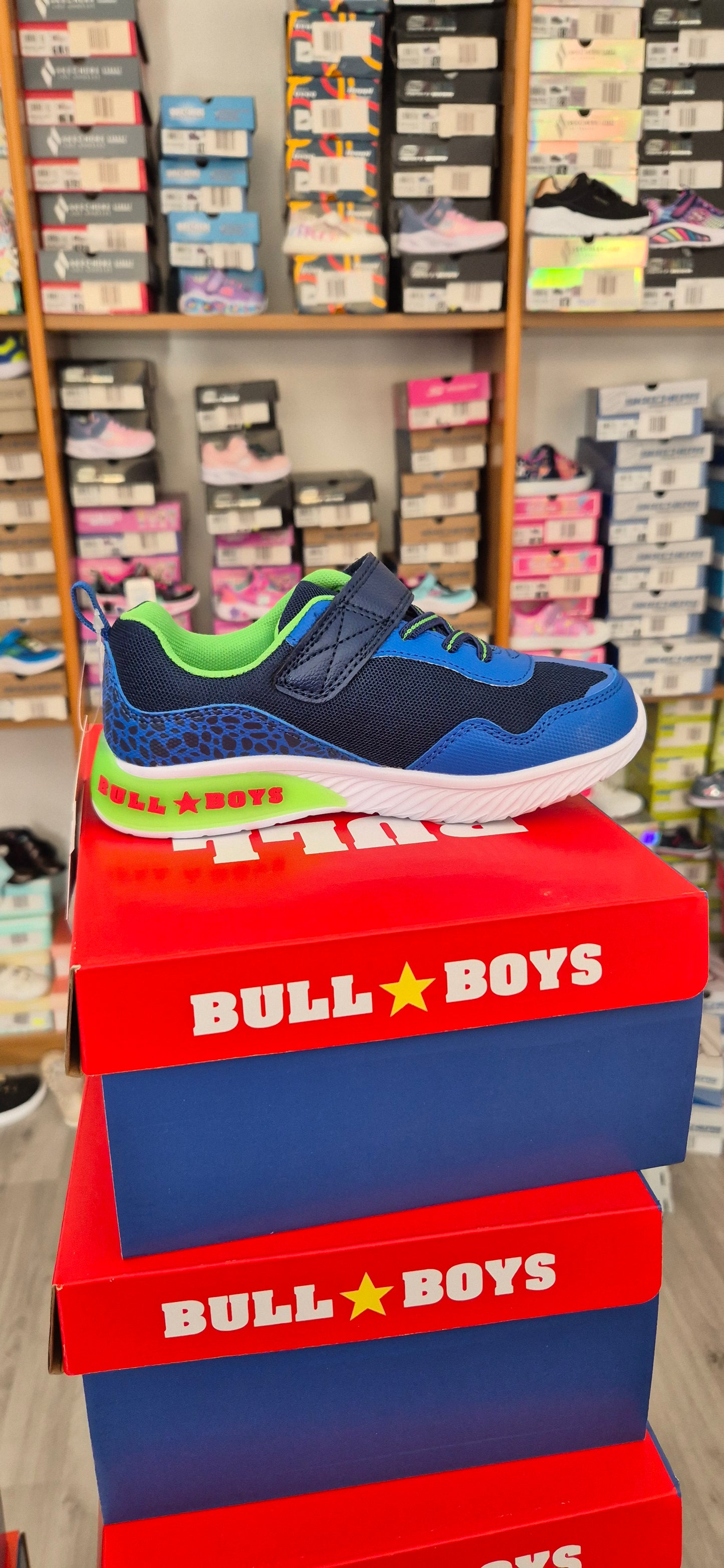 Bull boys jungle raptor