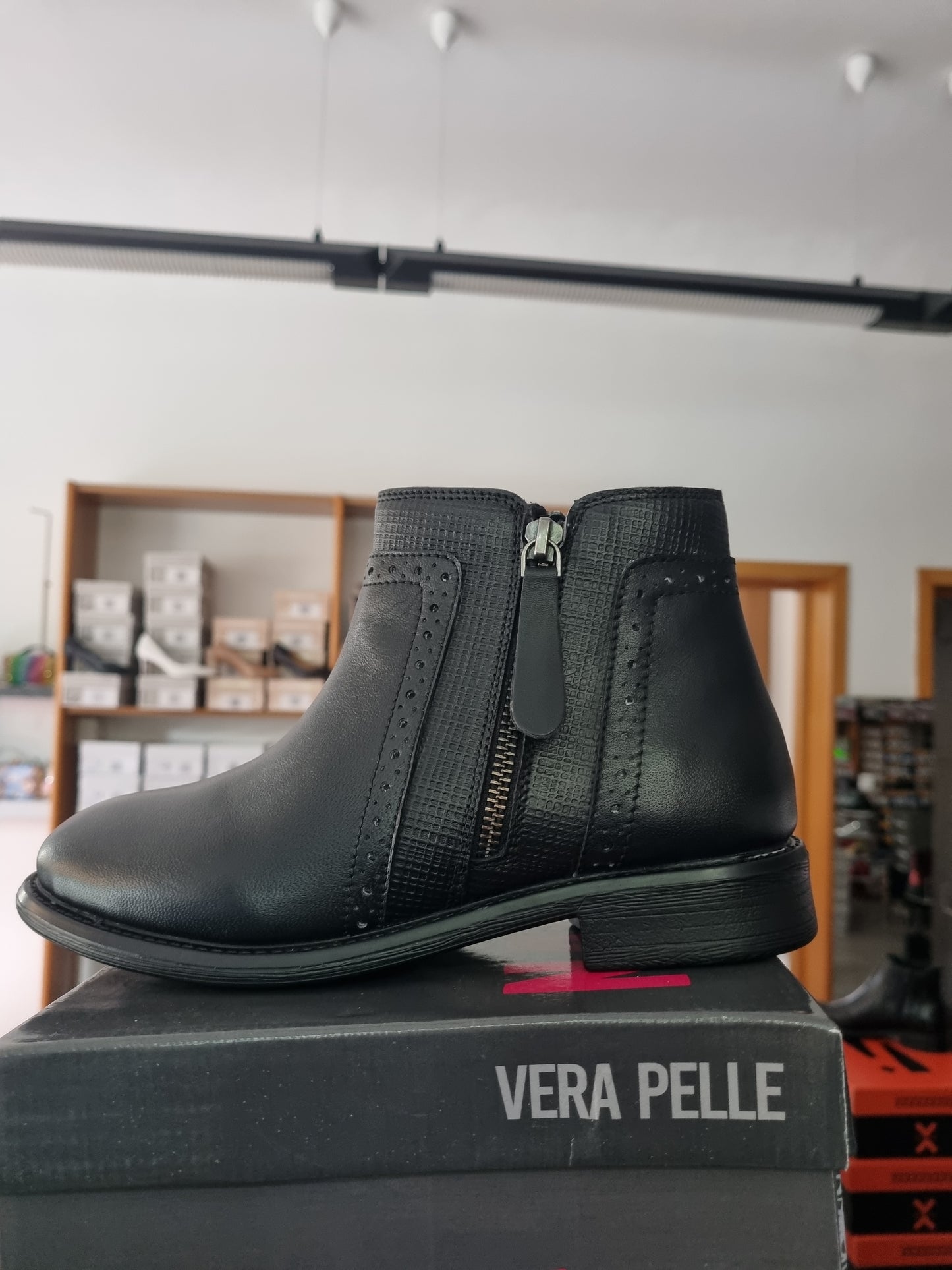 Nakoa leather bootie