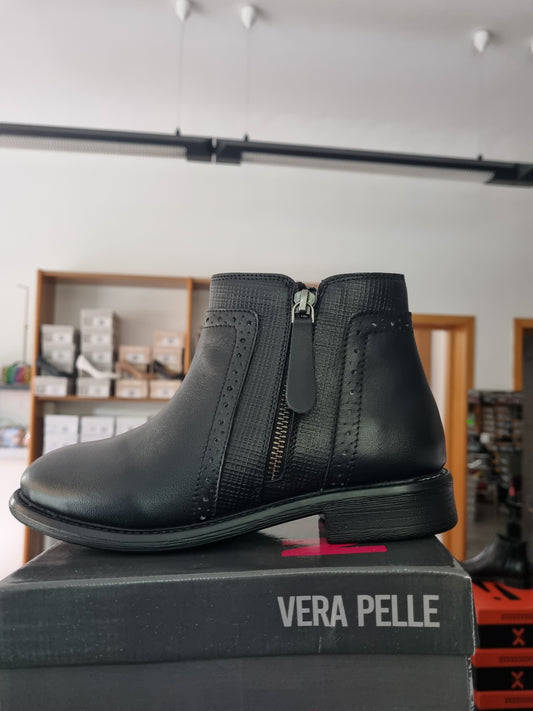 Stivaletto nakoa pelle