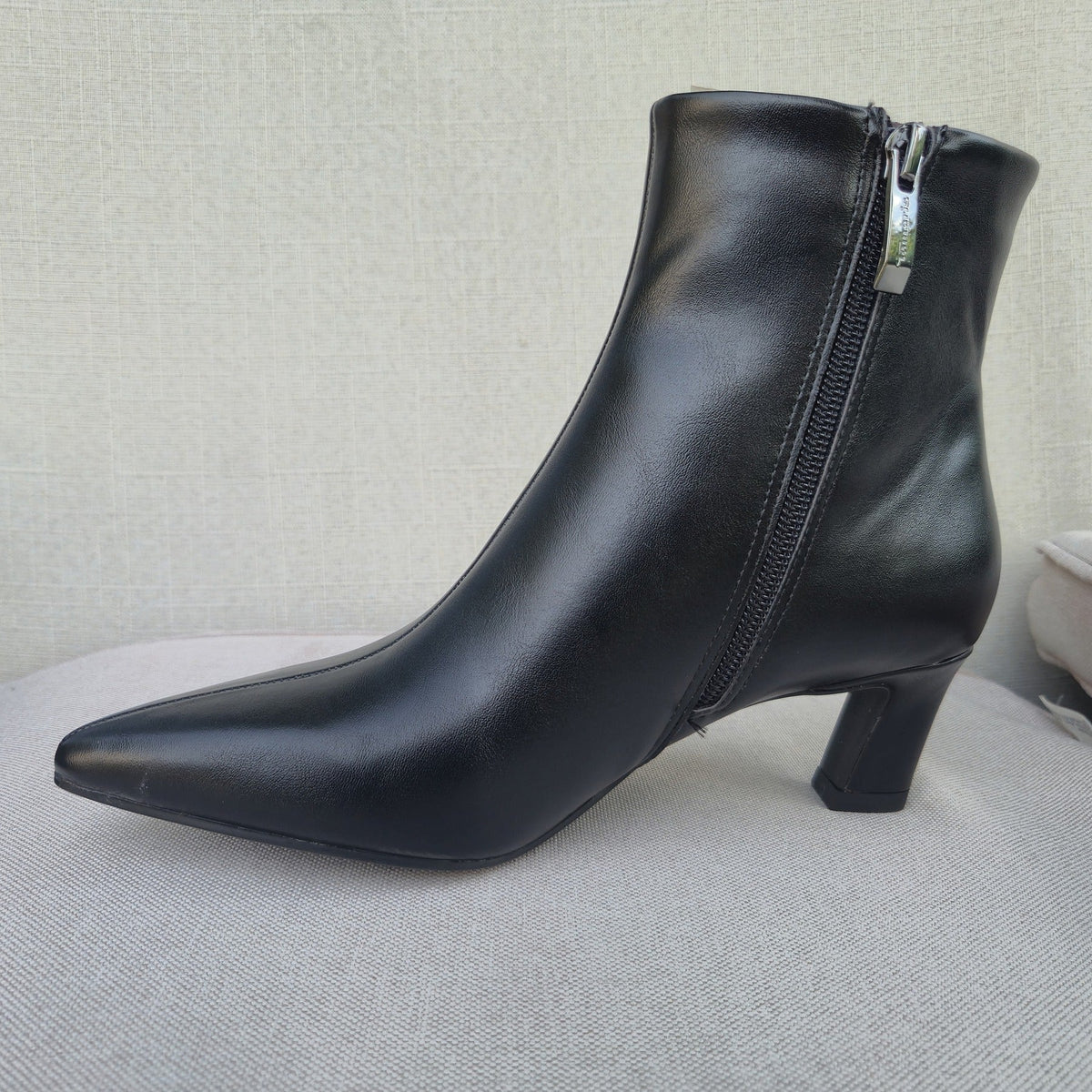 Tamaris 25384 tronchetto nero, profilo