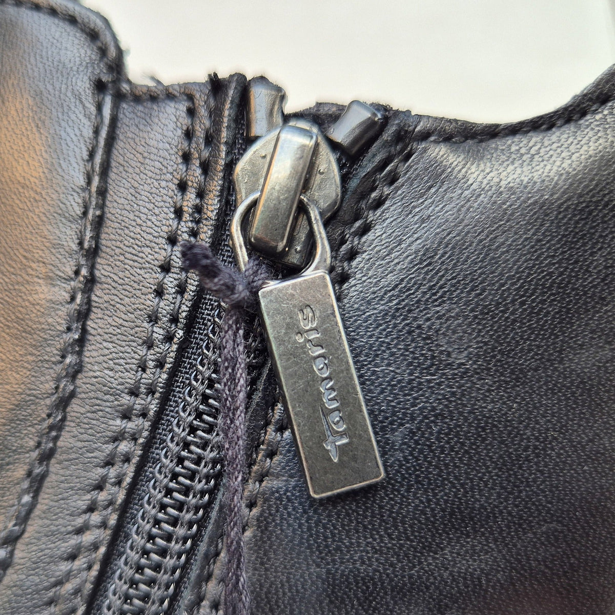 Tamaris 25436 chelsea, dettaglio zip