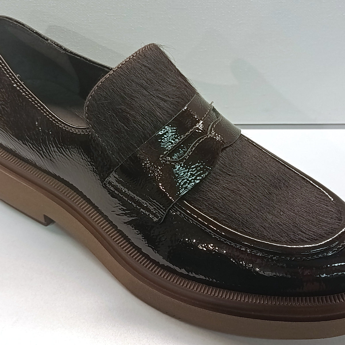 Mocassino Vernissage in vernice testa di moro con cavallino
